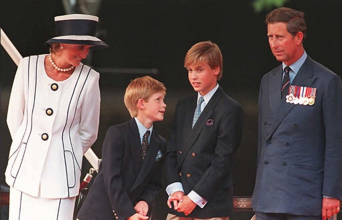 Vilijam i Hari u detinjstvu sa roditeljima - princezom Dajanom i princem Čarlsom 