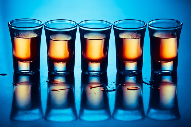 Po rejestracji na stronie można skorzystać z bezpłatnego szkolenia. Dzięki niemu można dowiedzieć się o przepisach a także konsekwencjach jakie niesie ze sobą sprzedaż alkoholu małoletnim. Pod koniec kursu przeprowadzany jest test. Ciekawostką jest gra komputerowa, która symuluje próbę zakupu alkoholu przez niepełnoletniego. Jak przekonują organizatorzy, dzięki niej można sprawdzić umiejętność radzenia sobie w takiej sytuacji.