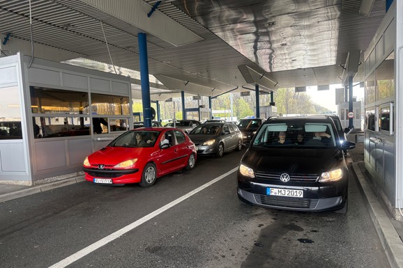 Vozači kamiona čekaju DO 3 SATA na izlaz iz Srbije, ostali prolaze bez zadržavanja: Ovde su najveće gužve