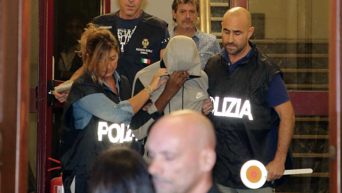 Nie będzie łatwo doprowadzić do ekstradycji sprawców napaści na Polaków w Rimini do Polski - tak agencja Ansa odniosła się do słów wiceministra sprawiedliwości Patryka Jakiego, że strona polska powinna podjąć negocjacje z Włochami o ewentualnej ekstradycji.