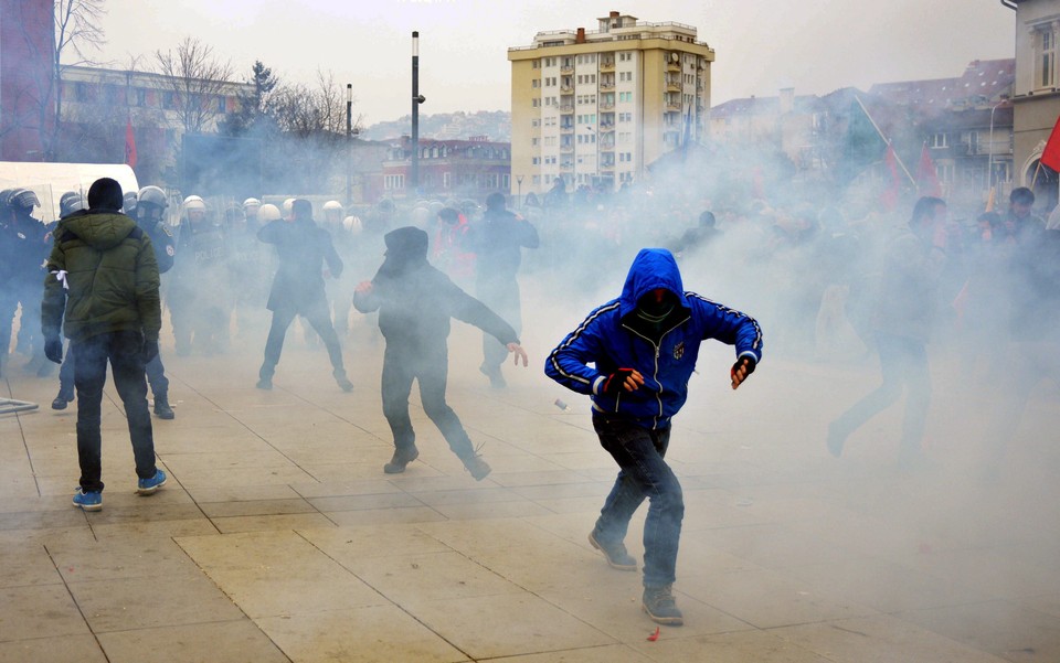 KOSOVO VIOLENT PROTEST (Police breaks up violent protest in Pristina )