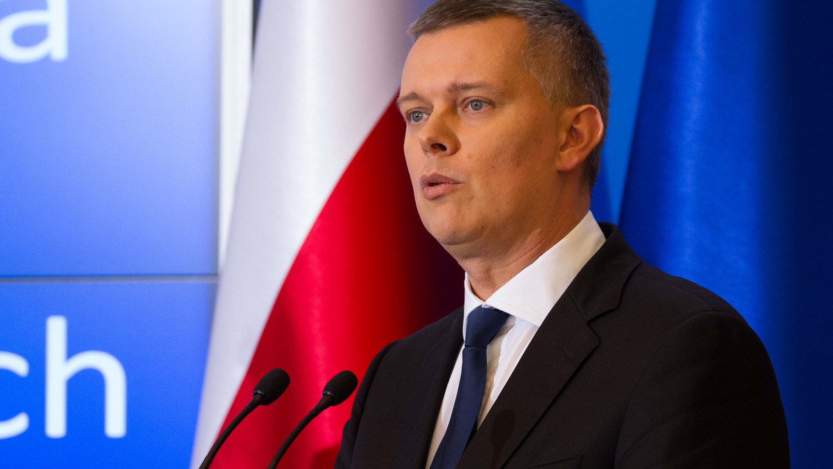 Polska nie jest zagrożona rosyjską inwazją - ocenił minister obrony Tomasz Siemoniak, pytany o to w związku z sytuacją na Ukrainie. Dodał, że decyzje NATO o ewentualnych działaniach mogą zapaść po rozmowach politycznych i wojskowych.