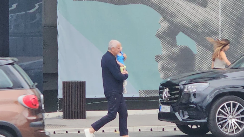 Zvezdan Terzić na aerodromu sa porodicom