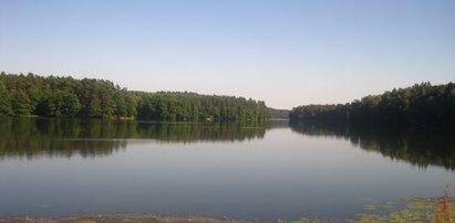 Zakończono poszukiwania 4 osób, w tym dzieci, na jeziorze pod Słupskiem