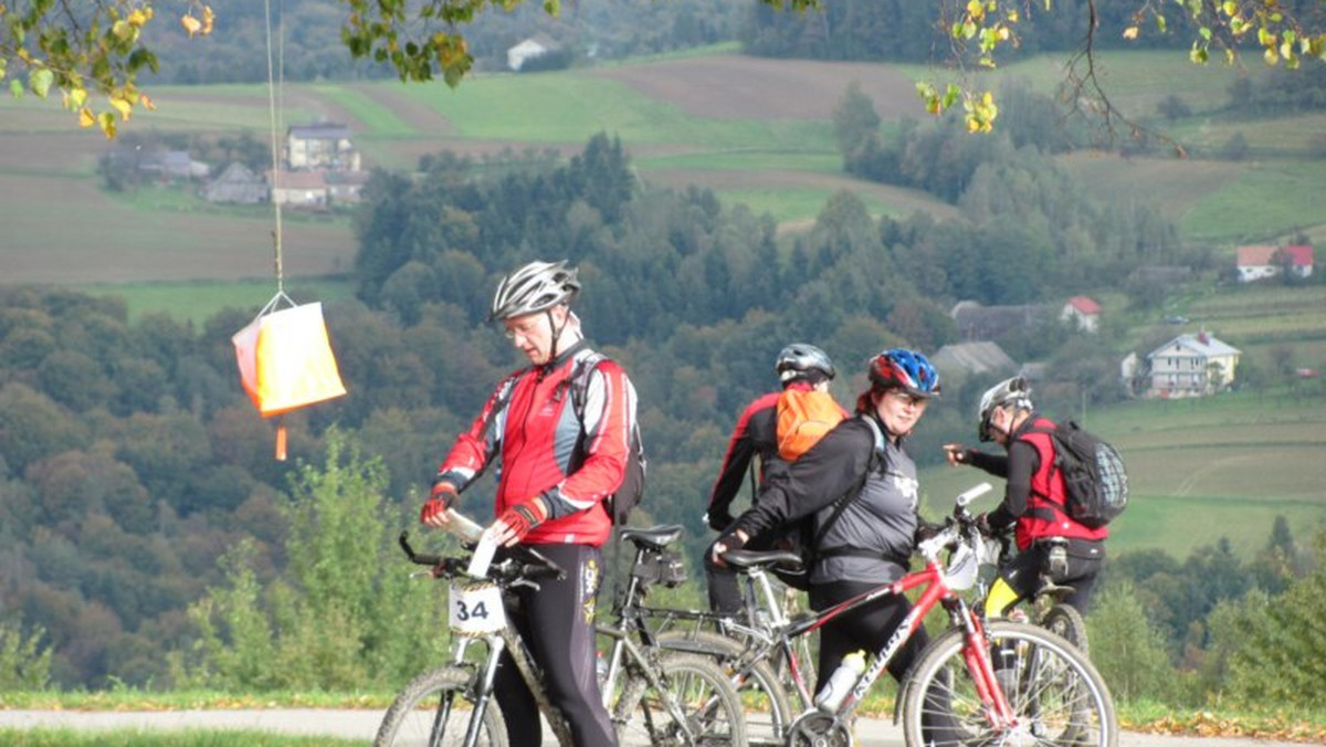 W dniach 2-3 października 2010 r. odbył się maraton rowerowy na orientację "AST Odyseja Jesienna" zorganizowany przez krakowskie Wydawnictwo COMPASS.