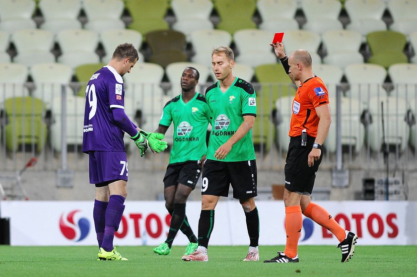 Rewolucja w futbolu. Zielone, białe i pomarańczowe kartki