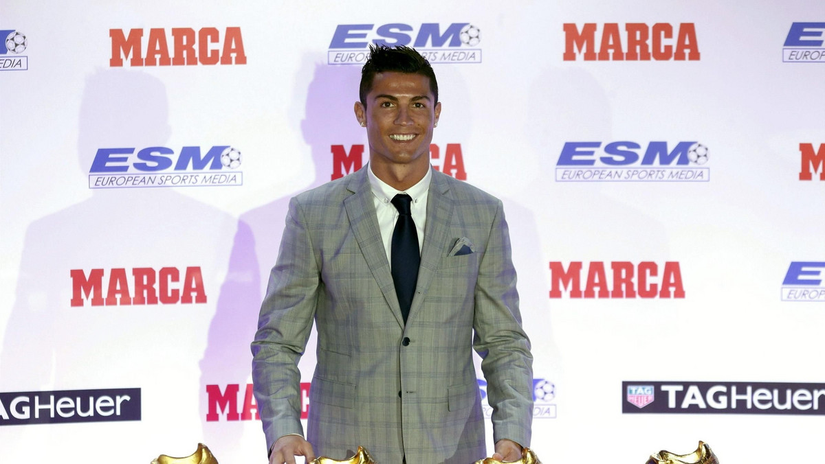 Gwiazdor Realu Cristiano Ronaldo nie zamierza ruszać się z Madrytu. - Chcę tu zakończyć karierę. Jeśli dobrze się prowadzisz, możesz grać nawet do 40-stki - powiedział Portugalczyk.