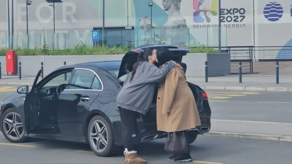 Janu Todorović sačekala ćerka na aerodromu