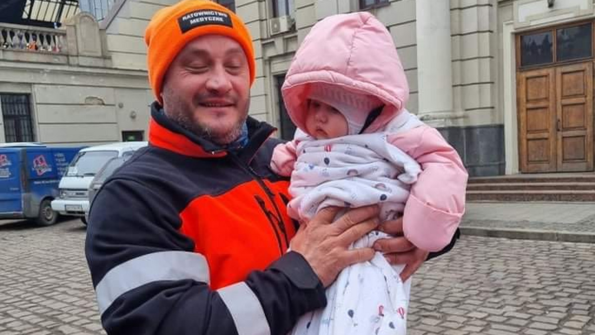 Daniel Królak, zawodnik Arki Rumia, wraz z grupą ratowników pojechał do Ukrainy