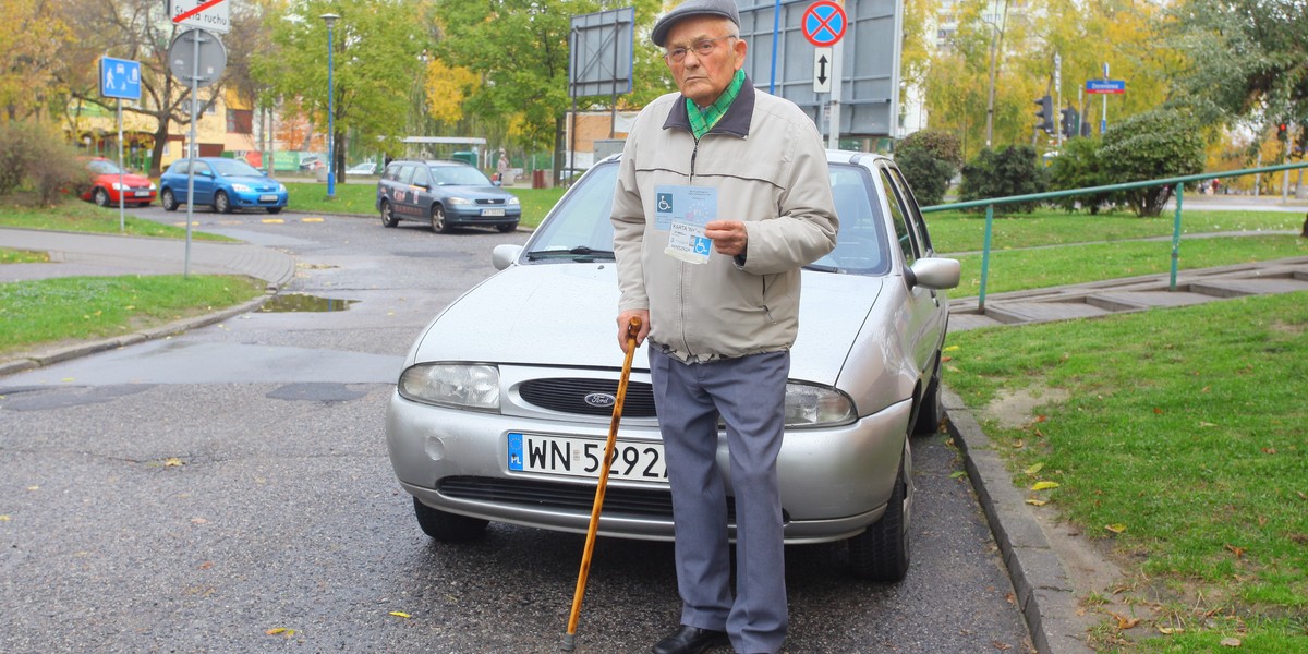 Pan Jan stracił kartę parkingową dla niepełnosprawnych. 