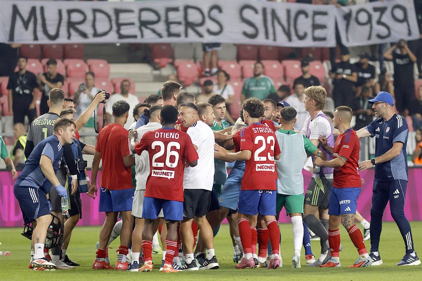 Spelers van Raków en Maccabi.