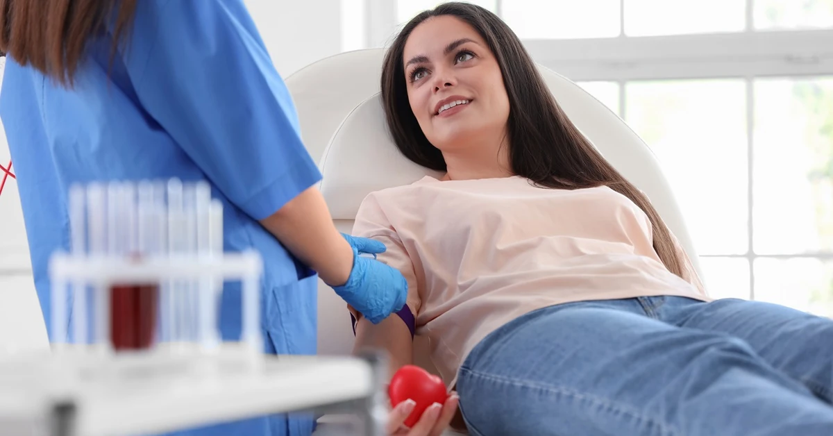 Oddawanie krwi w trakcie urlopu. Czy pracownik dostanie dodatkowy dzień wolny?