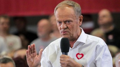 Donald Tusk zdradził, co dał w prezencie Lechowi Wałęsie. "Był wzruszony"