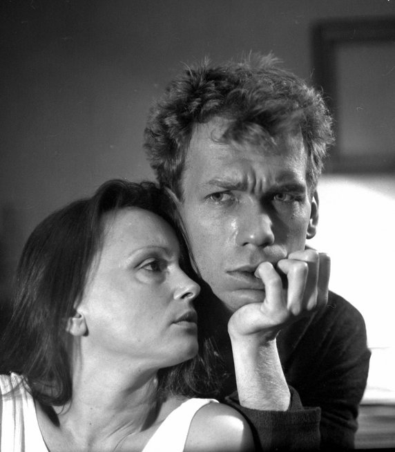 Dorota Pomykała i Mirosław Baka w filmie "Chce mi się wyć" (1989)