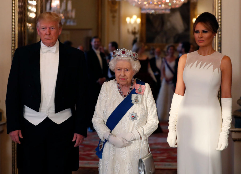 Wizyta Donalda Trumpa w Wielkiej Brytanii. Prezydencka para USA i królowa Elżbieta II. 