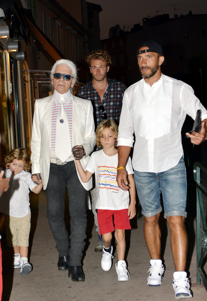 Karl Lagerfeld z rodziną na zakupach w Saint Tropez