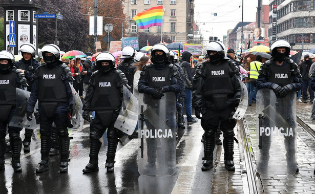 Krzyczał "Allah akbar" i miał przy sobie dwa noże. Zatrzymanie przed Marszem Równości we Wrocławiu