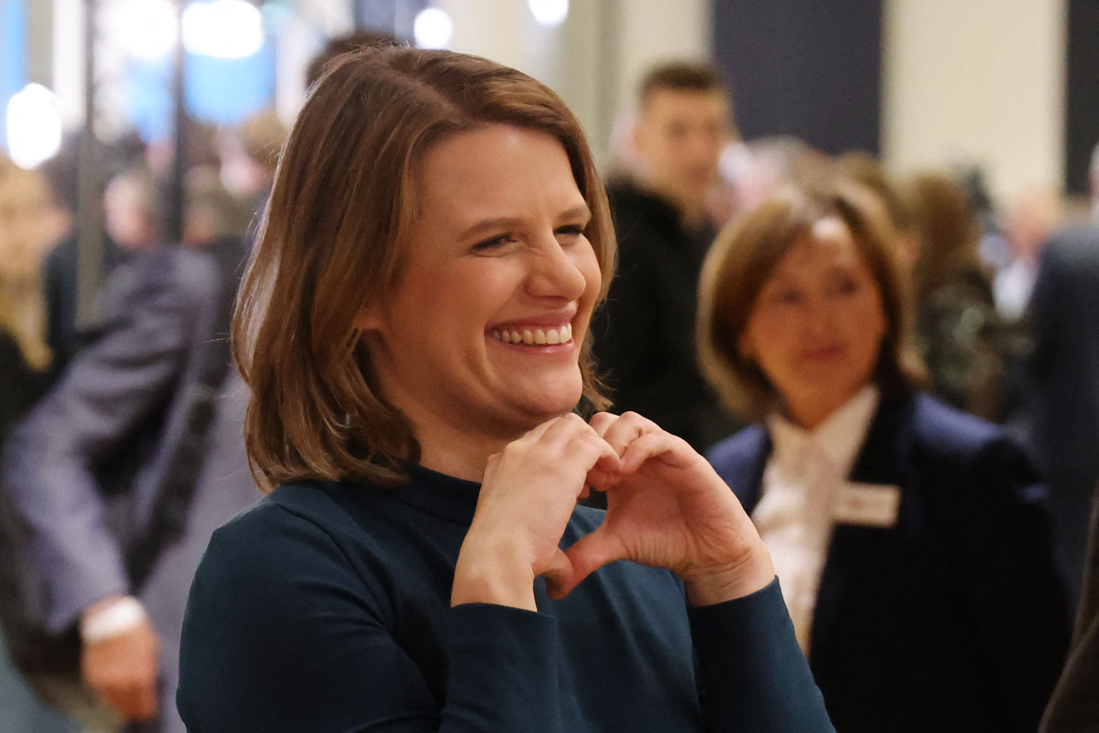 Social Media ab 14: Bildungsministerin fordert Altersgrenze für Kinder