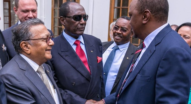 Manu Chandaria (L) with President Uhuru Kenyatta (R)