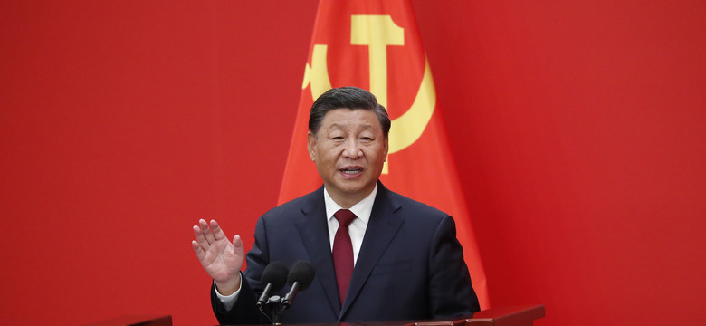 Xi Jinping rządzi twardą ręką. Jest jednak słabszym niż się wydaje