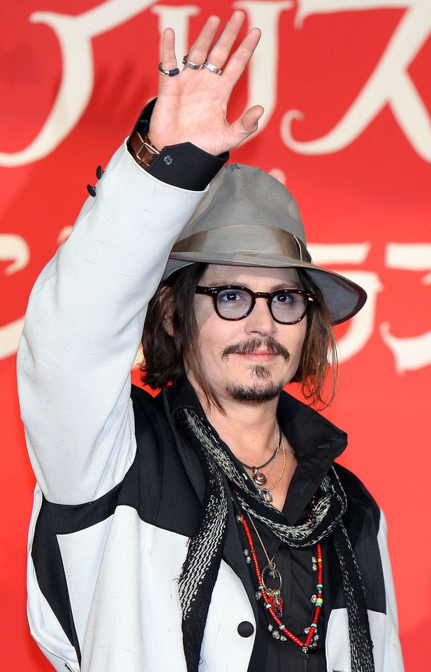 Johnny Depp na konferencji prasowej  filmu "Alicja w krainie czarów" w Japonii