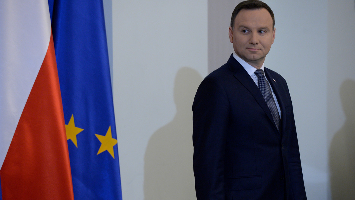 Prezydent Andrzej Duda powołał dziewięciu ministrów i dwóch wiceministrów do Rady Dialogu Społecznego. Członkami Rady zostali wicepremier, minister rozwoju Mateusz Morawiecki, minister infrastruktury i budownictwa Andrzej Adamczyk, minister spraw wewnętrznych i administracji Mariusz Błaszczak oraz minister skarbu Dawid Jackiewicz. Premier Beata Szydło wskazała też do Rady ministra zdrowia Konstantego Radziwiłła, ministra energii Krzysztofa Tchórzewskiego, ministra finansów Pawła Szałamachę oraz minister edukacji Annę Zalewską.