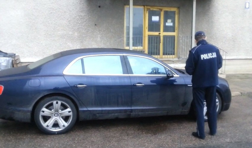 Polacy ukradli nowe modele Bentleya z salonu w Berlinie