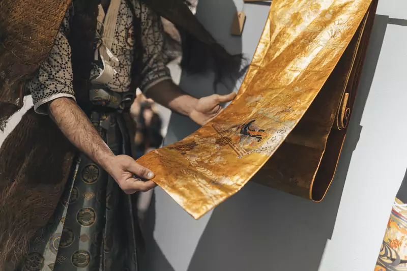 Pas do kimona fukuro obi pokryty złotem