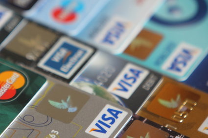 Coraz więcej kart płatniczych w Polsce. Najwięcej debetowych i kredytowych
