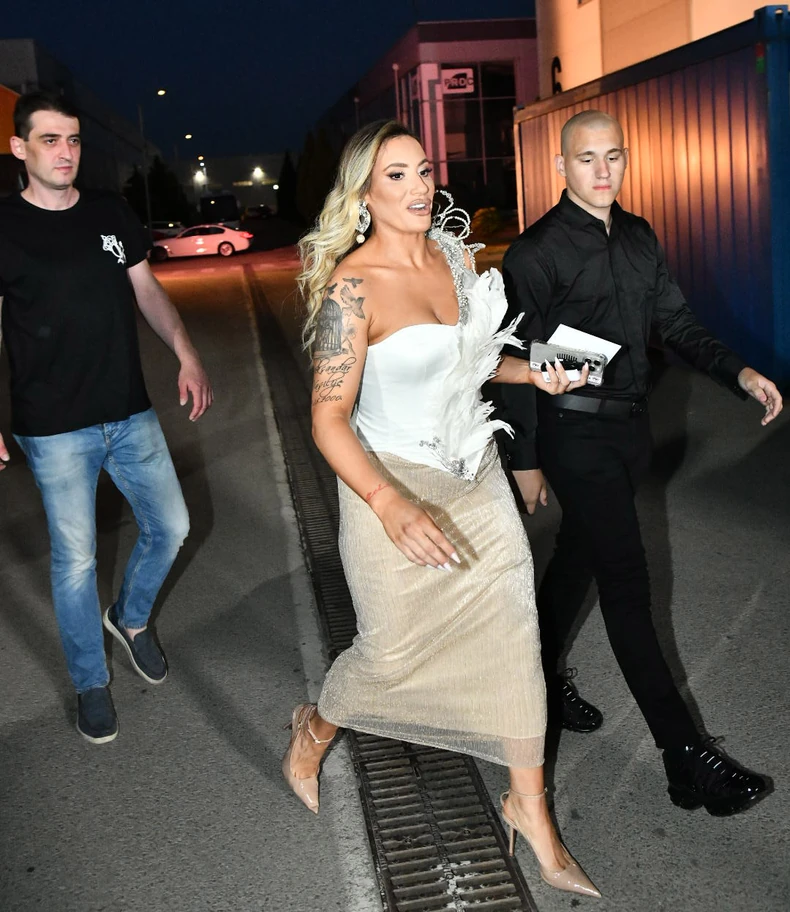 Kristina Spalević sa obezbeđenjem na finalu "Farme 8"