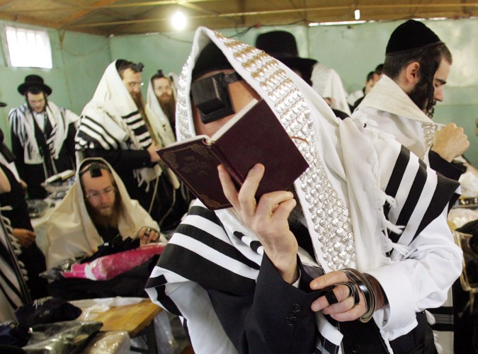 Kilka tysięcy chasydów z całego świata przybyło do Leżajska, aby uczcić 223 rocznicę śmierci jednego z najważniejszych przywódców chasydyzmu cadyka Elimelecha