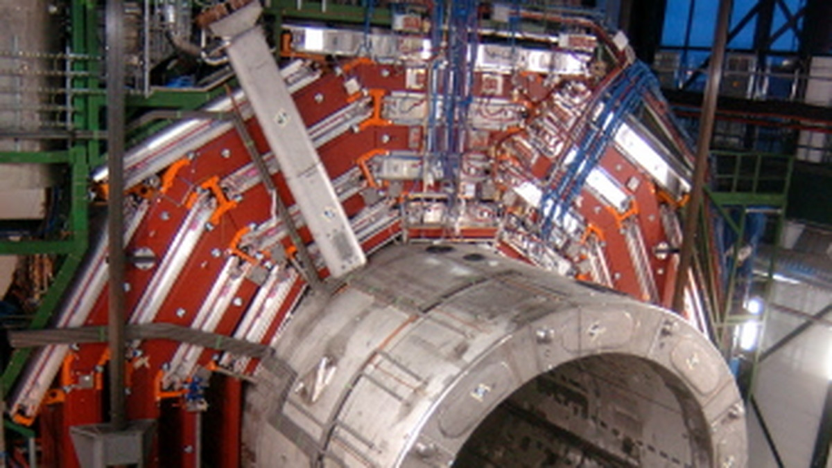 "Rzeczpospolita": Europejski Wielki Zderzacz Hadronów powstał, by odkryć bozon Higgsa, zwany "boską cząstką". Korzystając z awarii urządzenia, Amerykanie chcą tego dokonać jako pierwsi. Gra toczy się o Nobla.