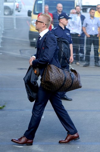 Elegancja Francja. Kadrowicze Nawałki 'pod krawatem' polecieli na ME