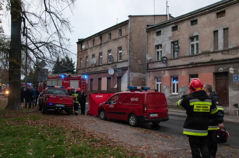 Pożar w Inowrocławiu. Zginęła matka z dziećmi. W oknach były kraty