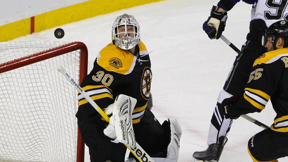 Drugie zwycięstwo w konfrontacji z Tampa Bay Lightning osiągnęli hokeiści Boston Bruins. Niedźwiadki wygrały w trzecim spotkaniu 2:0, koncertowo zagrał bramkarz Tim Thomas notując pierwsze czyste konto w tegorocznej fazie play-off.