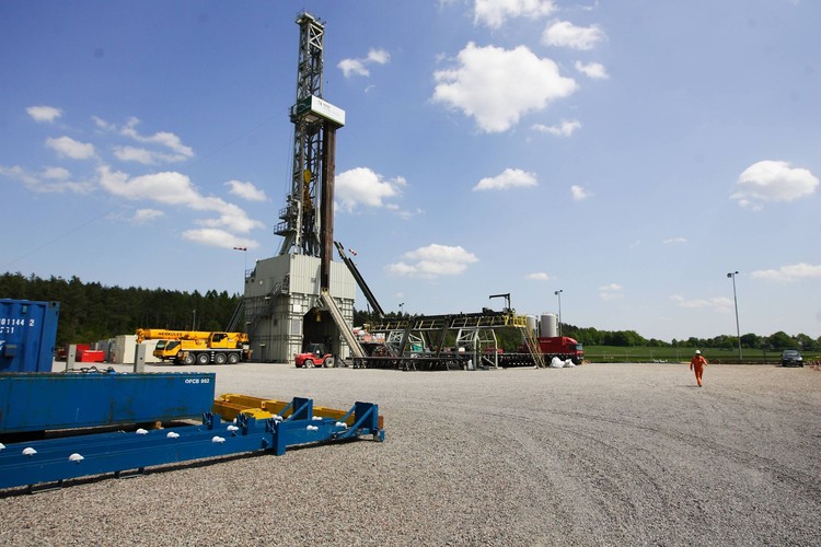 W KLUKOWEJ HUCIE FIRMA BNK Petroleum Inc ROZPOCZĘŁA TESTOWY ODWIERT W POSZUKIWANIU GAZU ŁUPKOWEGO ODWIERT BĘDZIE SIĘGAŁ NA OK 4000 METRÓW.