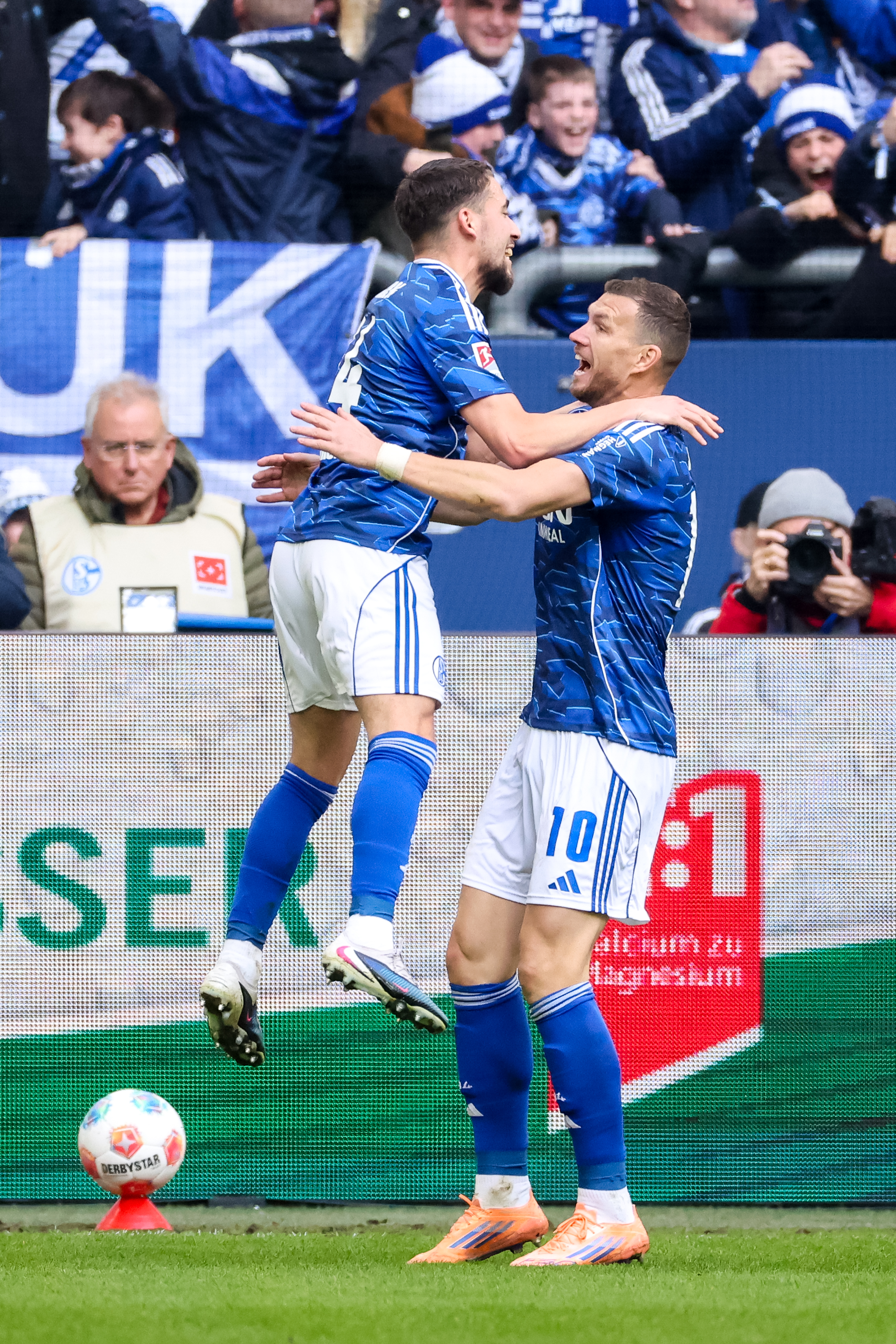 Aus 2:0 wird 2:2 - Schalke verpasst im fünften Spiel den Befreiungsschlag