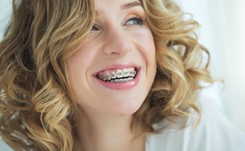 Proste zęby to nie tylko ozdoba. Zły zgryz może powodować problemy zdrowotne