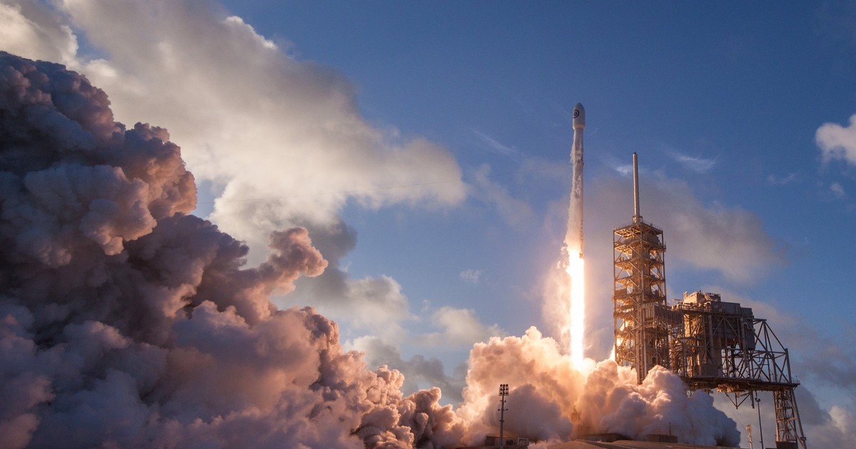 Elon Musk spent $1 billion developing SpaceX's reusable rockets — here ...