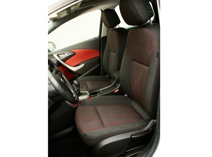 Do redakcji trafiła biała rakieta Opla z turbodoładowanym benzynowym silnikiem 1.4. Oto jak wygląda 140 KM z Gliwic w akcji...