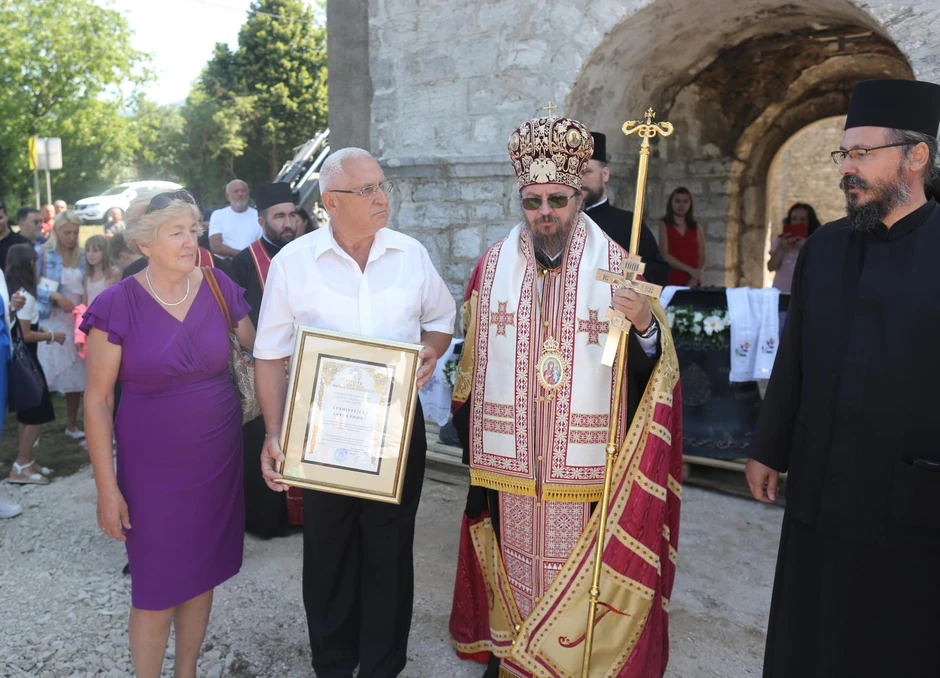 Episkop gornokarlovački Gerasim i donator Branko Drakulić