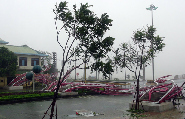Doksuri, tajfun czwartej kategorii w pięciostopniowej skali, przybrał na sile po przejściu przez Filipiny jako burza tropikalna