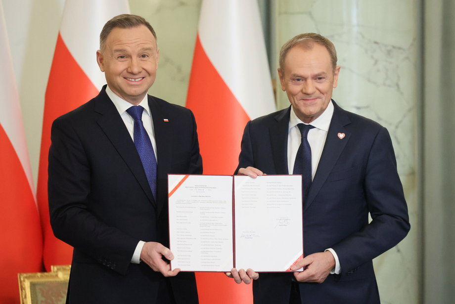 Prezydent Andrzej Duda i premier Donald Tusk podczas zaprzysiężenia rządu