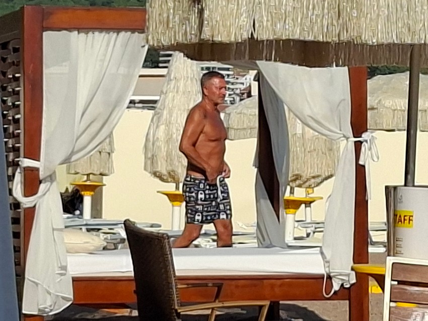 Đole Đogani šeta plažom