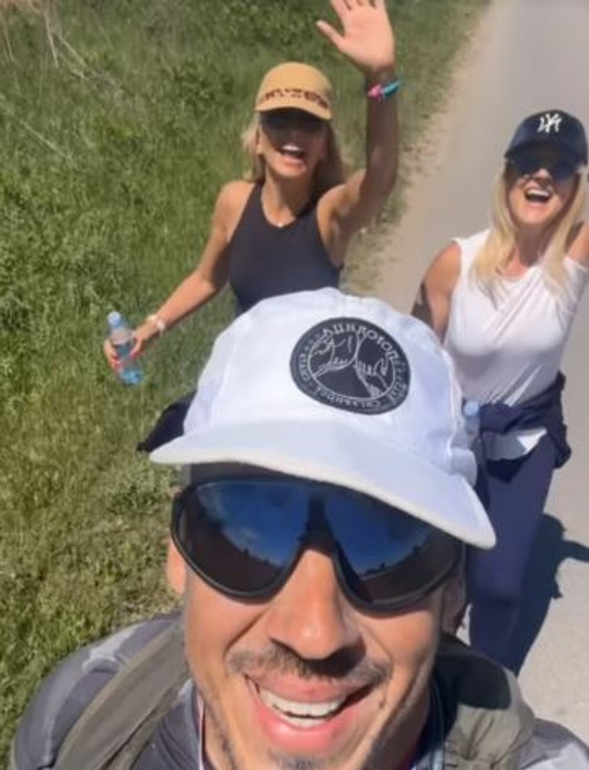 Nikola sa majkom i tetkom