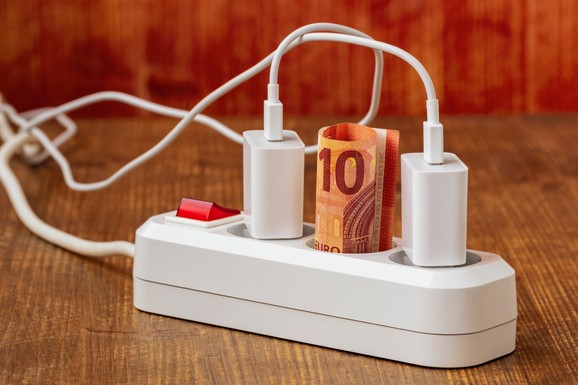 Ovo je 10 najvećih "proždrljivaca struje" u kući koji vam nabijaju visoke račune: Evo kako uštedeti