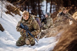 Estońska obrona terytorialna ćwiczyła z brytyjskimi lotnikami manewry w zaśnieżonym i mroźnym klimacie