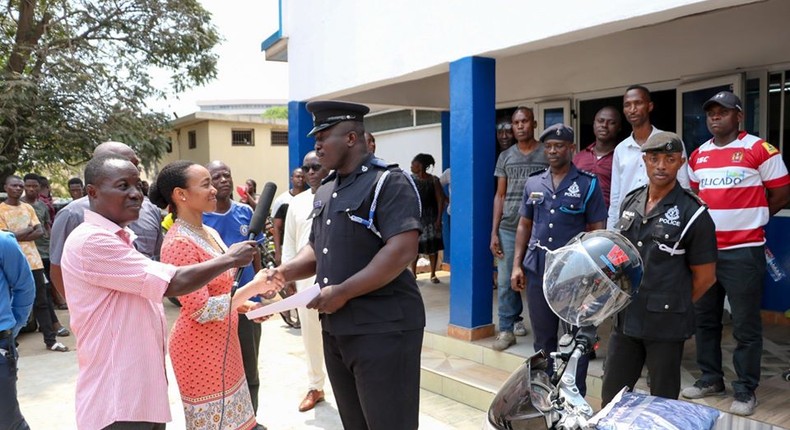 Zanetor donates to police