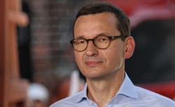 Premier Morawiecki tłumaczy przeciwników zmian w sądownictwie. "Wybiórcza pamięć", "głębokie niezrozumienie", "medialna siła"