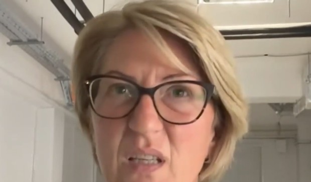 Supruga srpskog državljanina koji je umalo ispao kroz prozor
